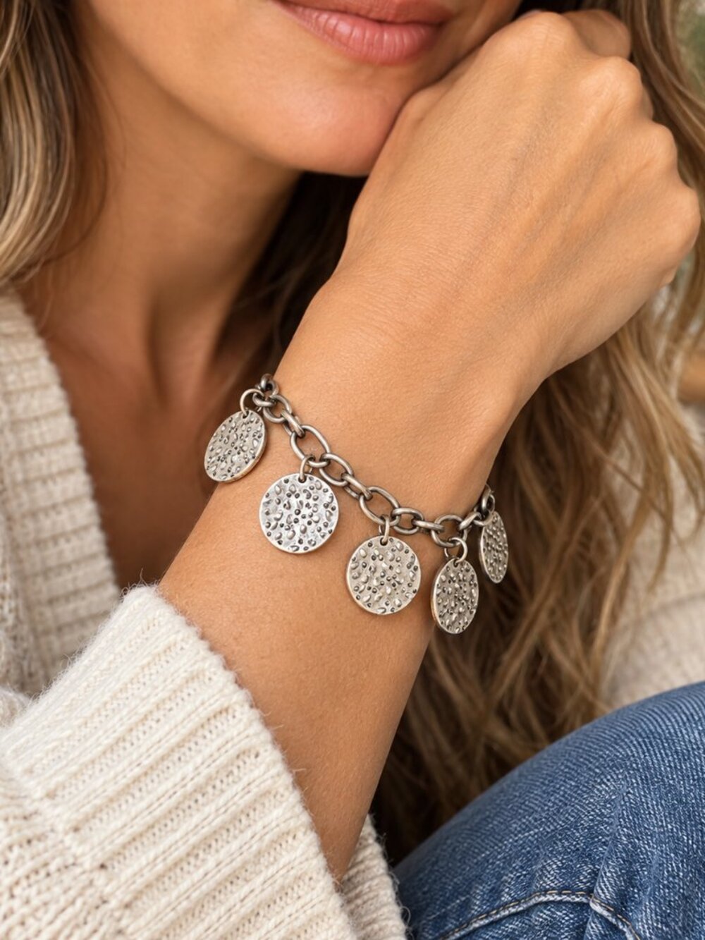 โจ Vintage-Style Silver-Tone Textured Disc Charm Bracelet